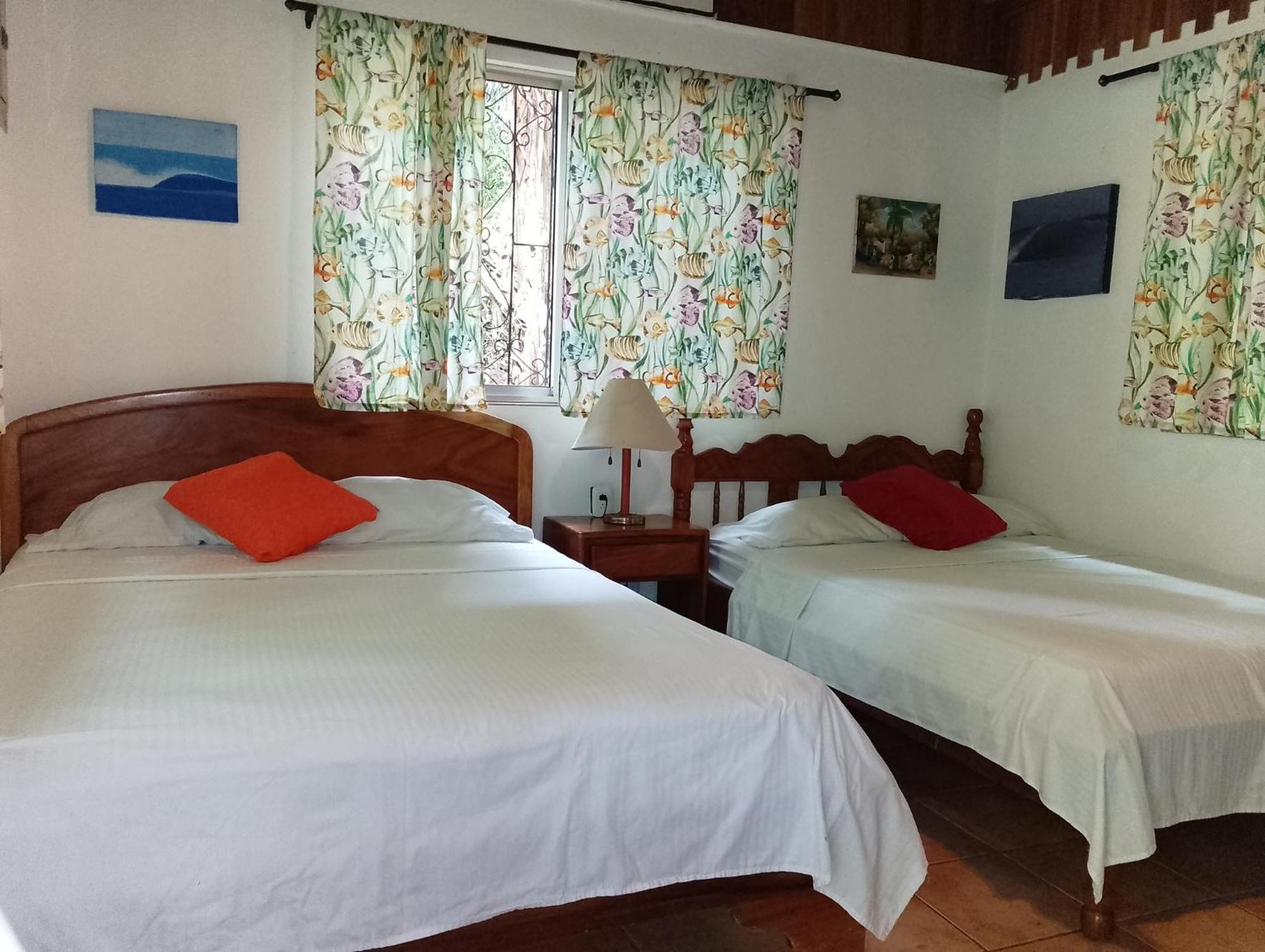 Mal Pais Surf Camp Hotel Playa Santa Teresa  Exterior foto